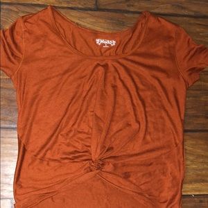Mudd knotted tee shirt. Only worn once!!